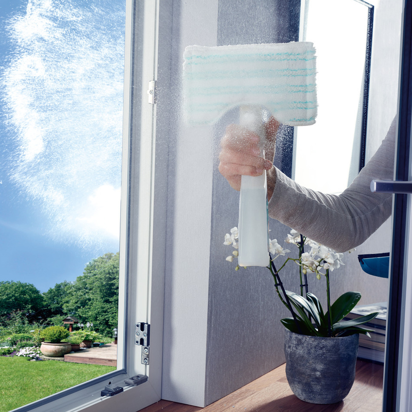 Помыть окна цена за 1 окно. Ручной стеклоочиститель Leifheit 51021. Мойка окон. Для мытья окон приспособление. Приспособление для мытья окон снаружи.