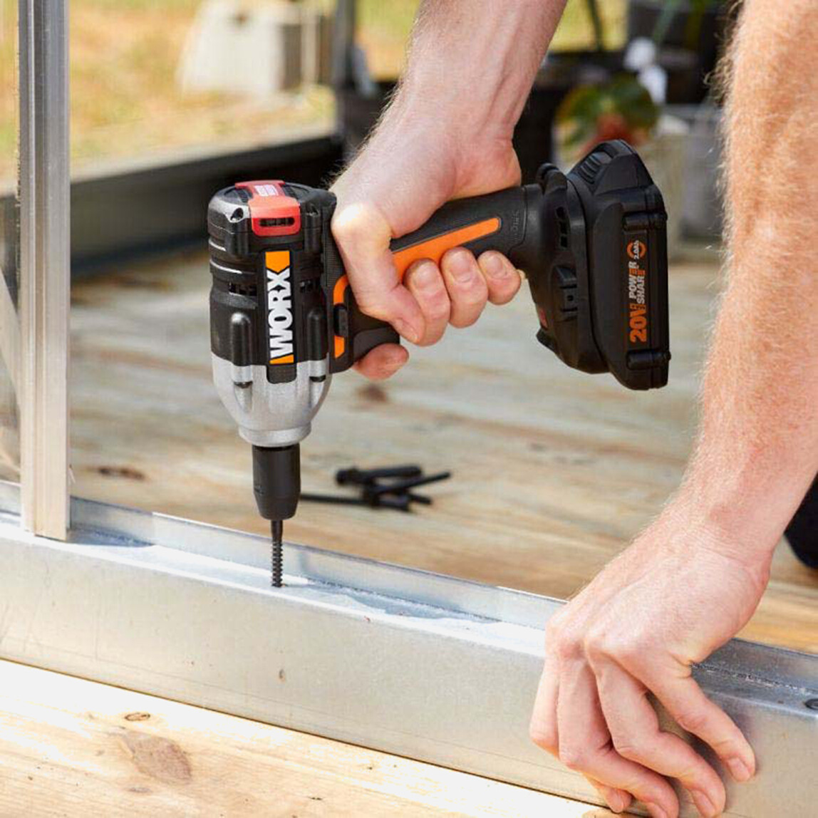   Worx WX261 20 V 2 Ah Çift Akülü Li-ion Darbeli Akülü Tornavida   