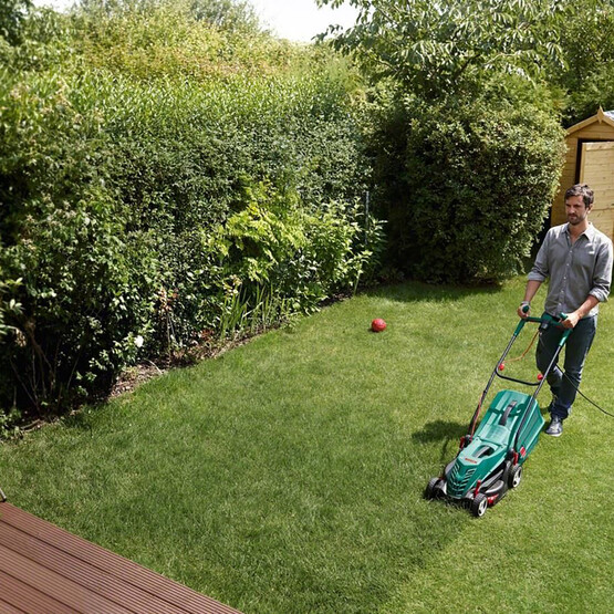 Bosch ARM37 Elektrikli Çim Biçme Makinesi ve Easygrasscut 23 Kenar Kesme Makinesi
