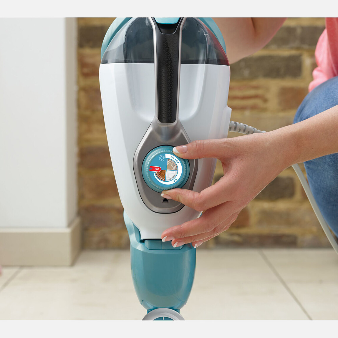    Black&Decker BHSM168DSM-QS 1600 W Delta Başlıklı ve SteaMitt 2'si 1 Arada Buharlı Paspas  