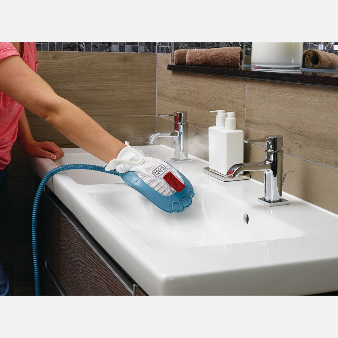    Black&Decker BHSM168DSM-QS 1600 W Delta Başlıklı ve SteaMitt 2'si 1 Arada Buharlı Paspas  