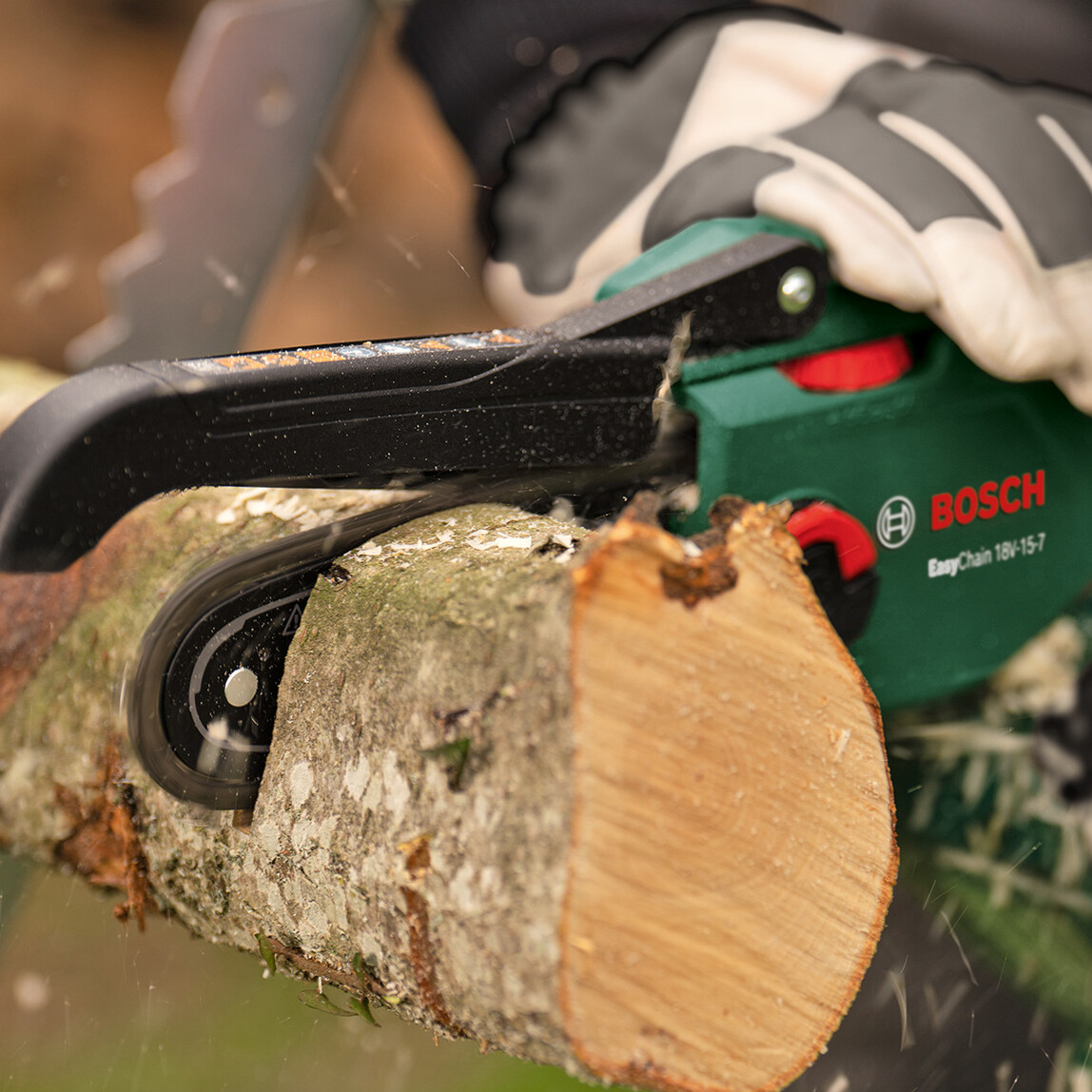    Bosch EasyChain 18V-15-7 Solo Akülü Zincirli Budama Makinesi 