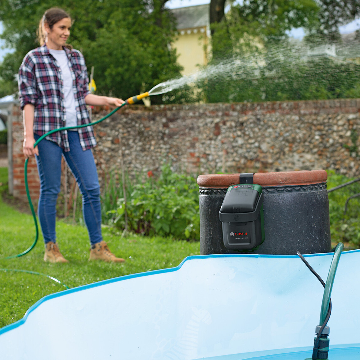    Bosch Gardenpump 18-2000 Akülü Solo Bahçe Sulama Pompası
  