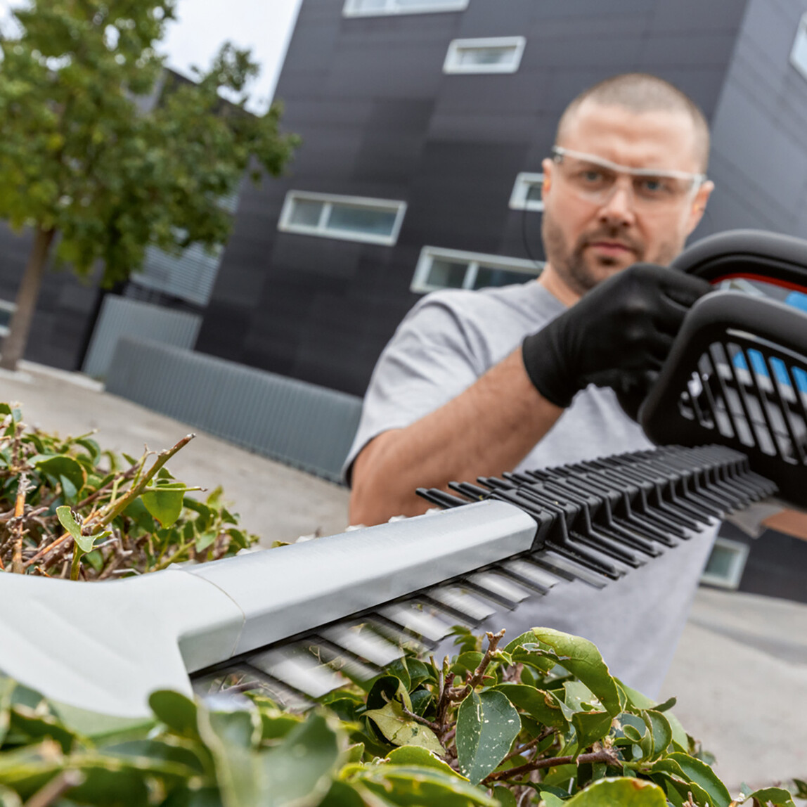    Bosch GHE 18V-60 Profesyonel Akülü Çit Kesme Makinesi 