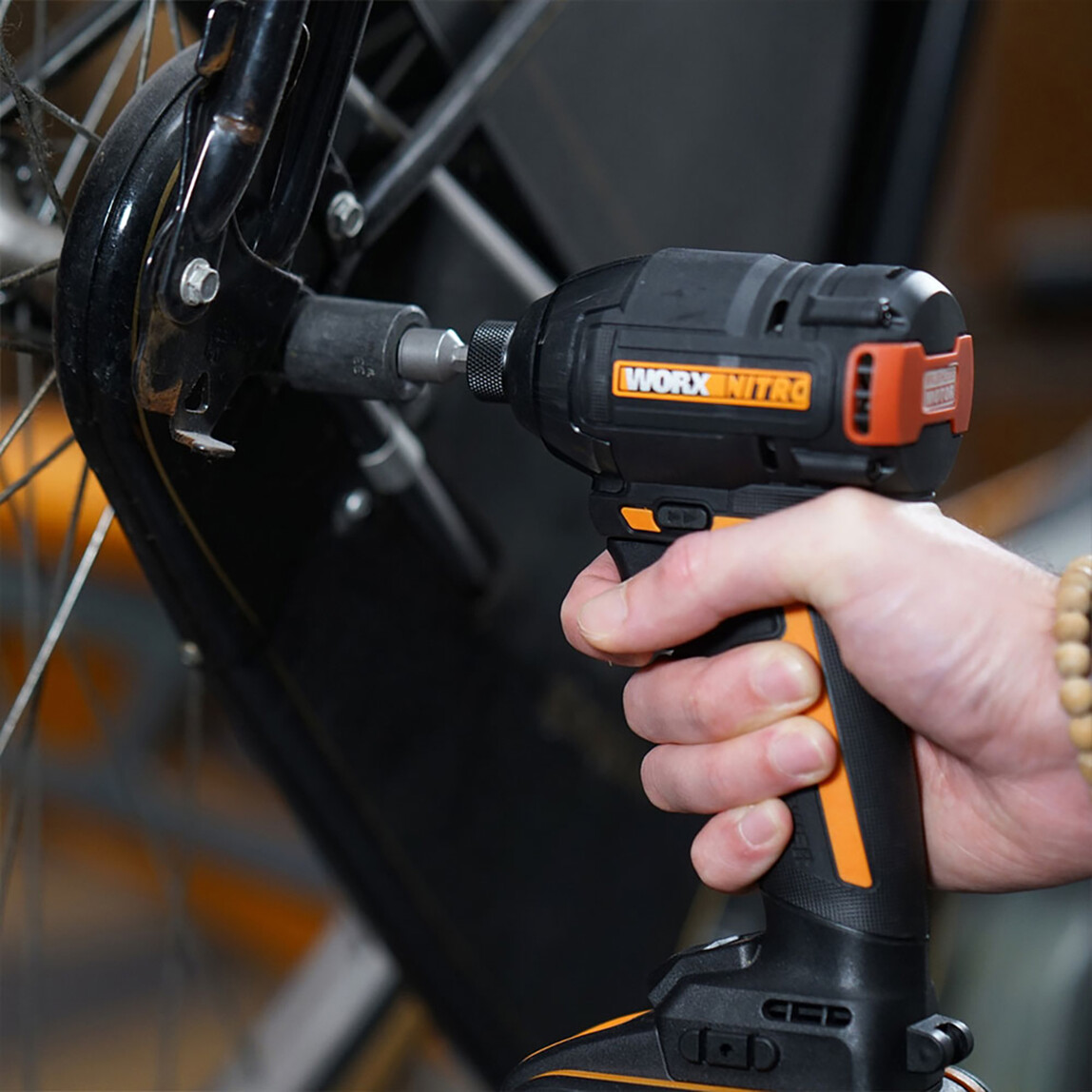    Worx WX925 20Volt/2.0Ah Çift Akülü Kömürsüz Profesyonel Şarjlı Darbeli Matkap + WX265 Kömürsüz Darbeli Tornavida  Seti 