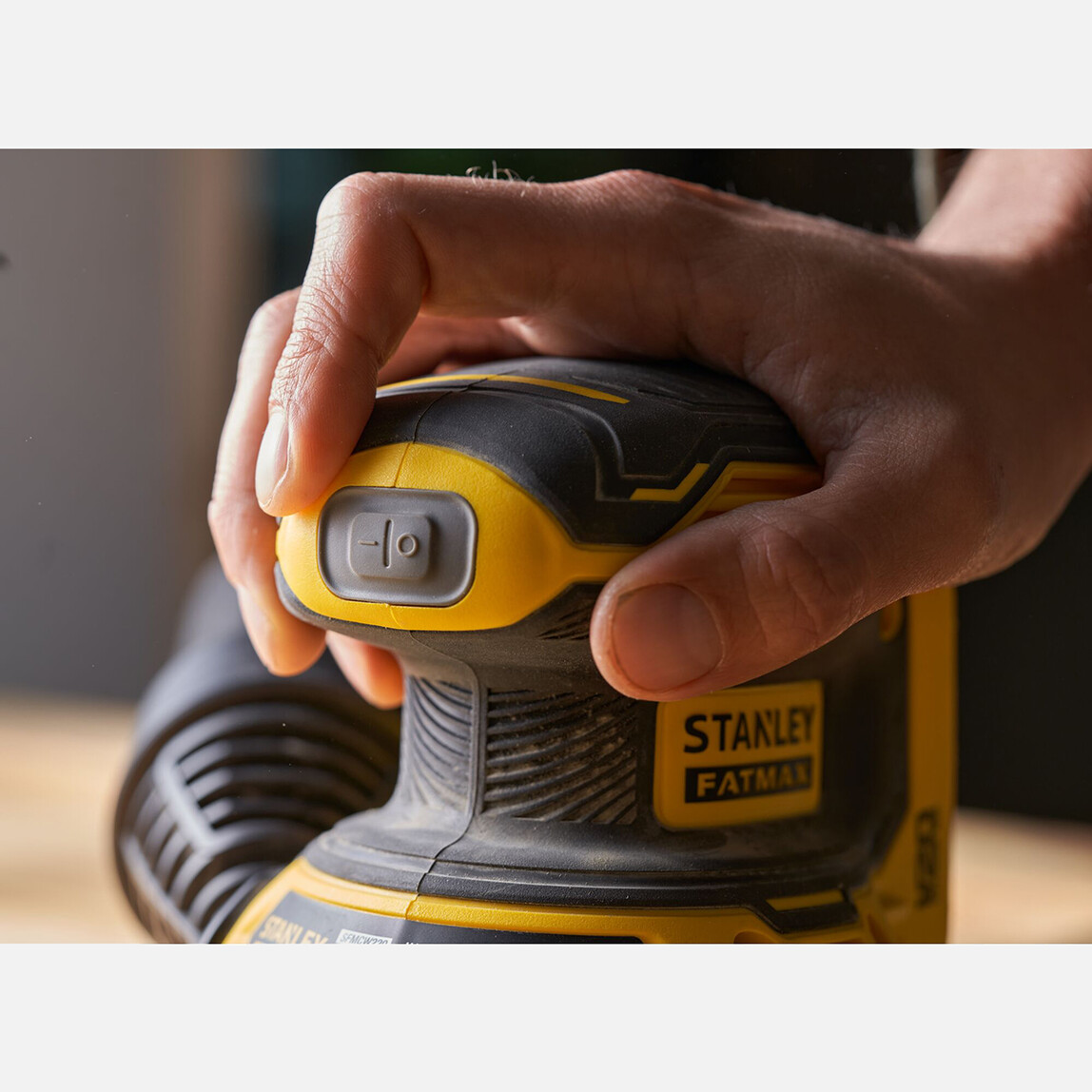    Stanley SFMCK412MDS-QW 18V 4'lü Makine Seti (Akülü Matkap, Daire Testere, Dekupaj Testere, Ekzantrik Zımpara) 