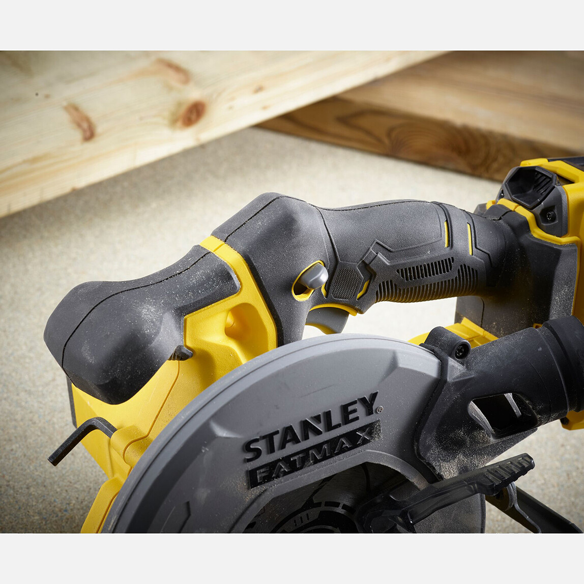    Stanley SFMCK412MDS-QW 18V 4'lü Makine Seti (Akülü Matkap, Daire Testere, Dekupaj Testere, Ekzantrik Zımpara) 